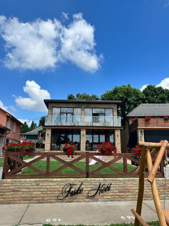 Apartmani Tiske Noci Bečej Esterno foto