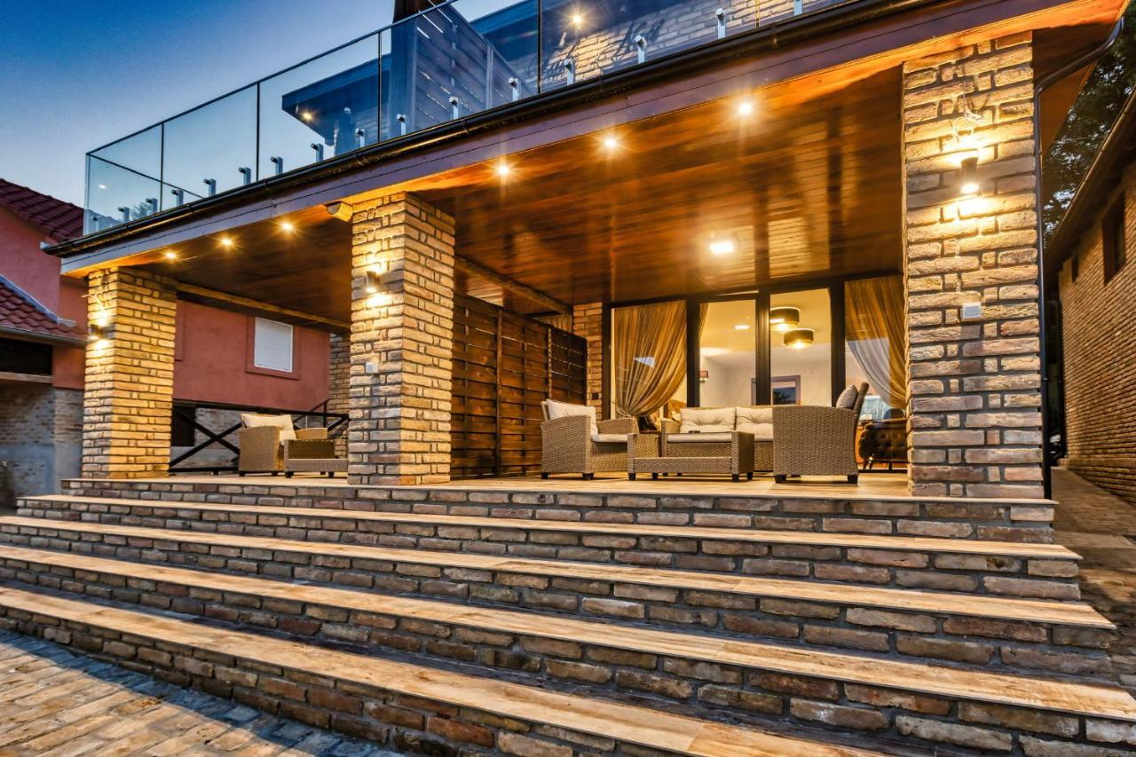 Apartmani Tiske Noci Bečej Esterno foto
