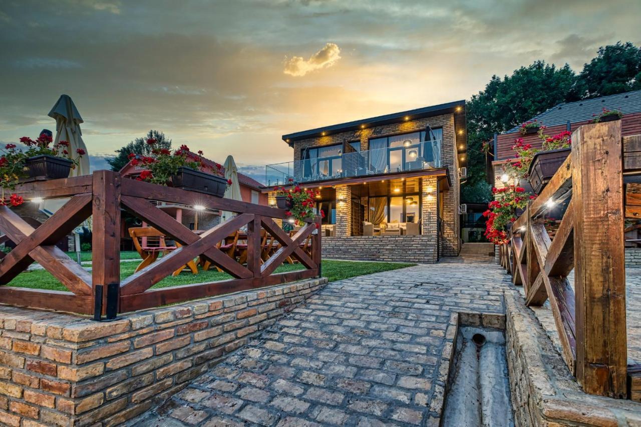 Apartmani Tiske Noci Bečej Esterno foto