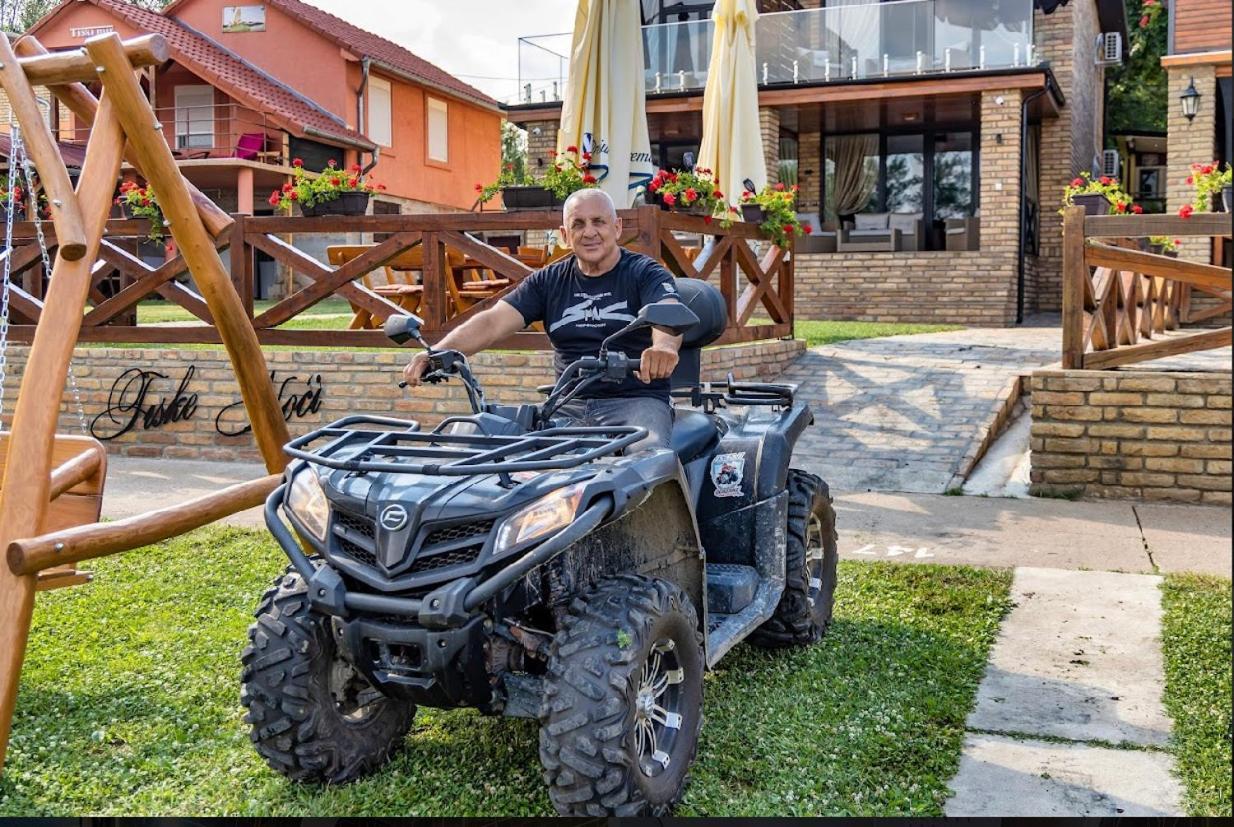 Apartmani Tiske Noci Bečej Esterno foto