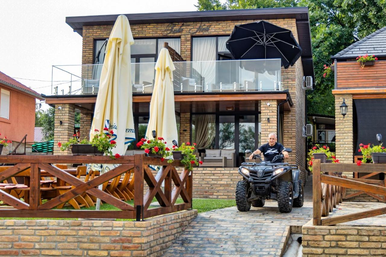 Apartmani Tiske Noci Bečej Esterno foto
