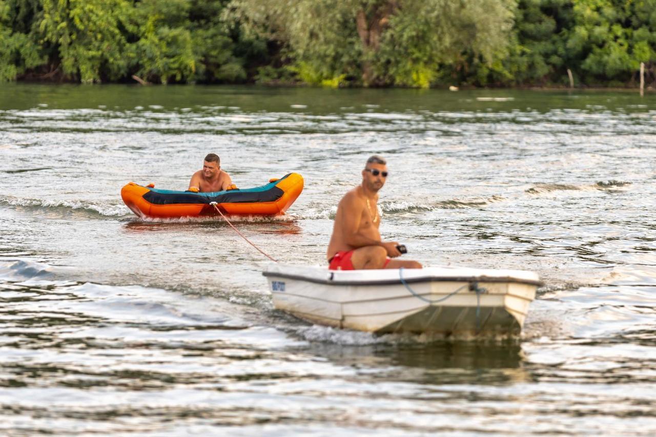 Apartmani Tiske Noci Bečej Esterno foto