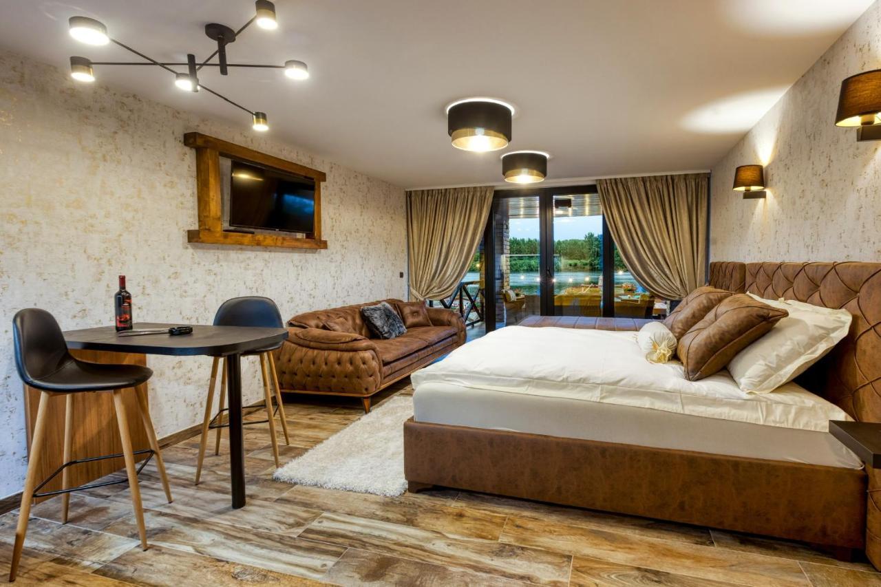 Apartmani Tiske Noci Bečej Esterno foto